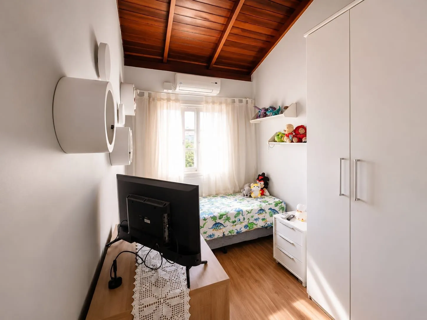 Imagem Casa 03 dormitórios no bairro Guarujá em Porto Alegre