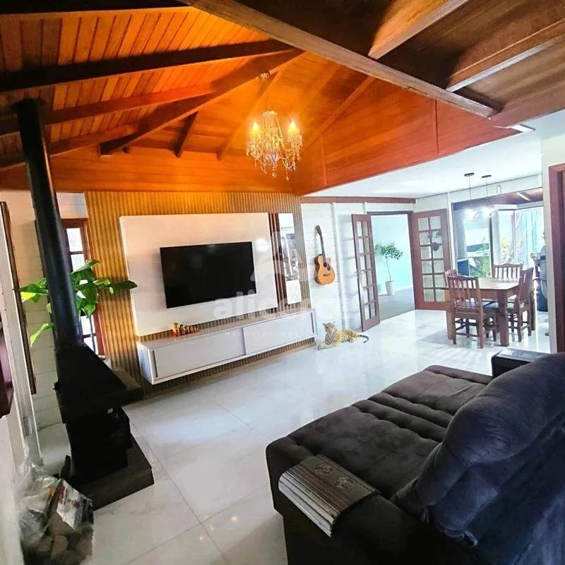 Imagem Casa à Venda - 3 dormitórios I1 suíte master I piscina I área gourmet - Ingleses do Rio Vermelho