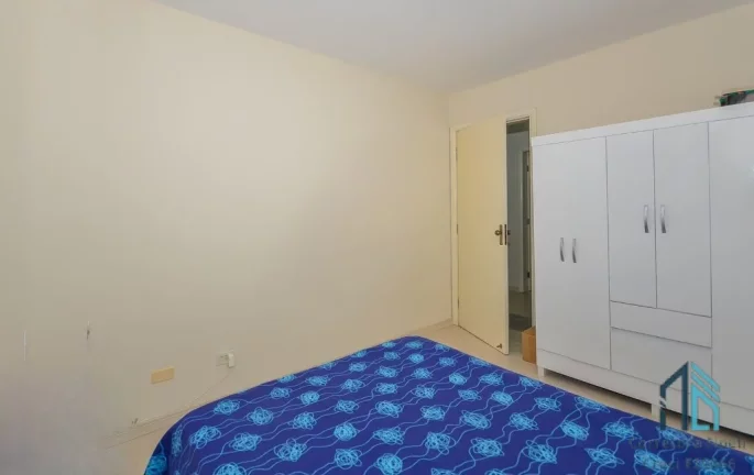 Imagem Sobrado 03 quartos c/suíte, ático, espaço nos fundos, no Tingui em Curitiba PR