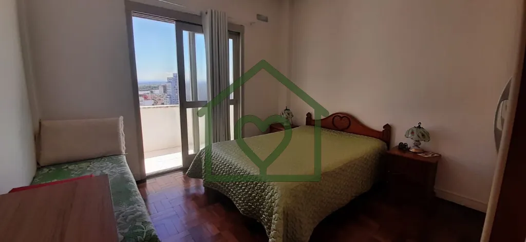 Imagem Lindo apartamento no último andar do prédio e na parte mais alta do Centro Histórico. 
 
Imóvel ...