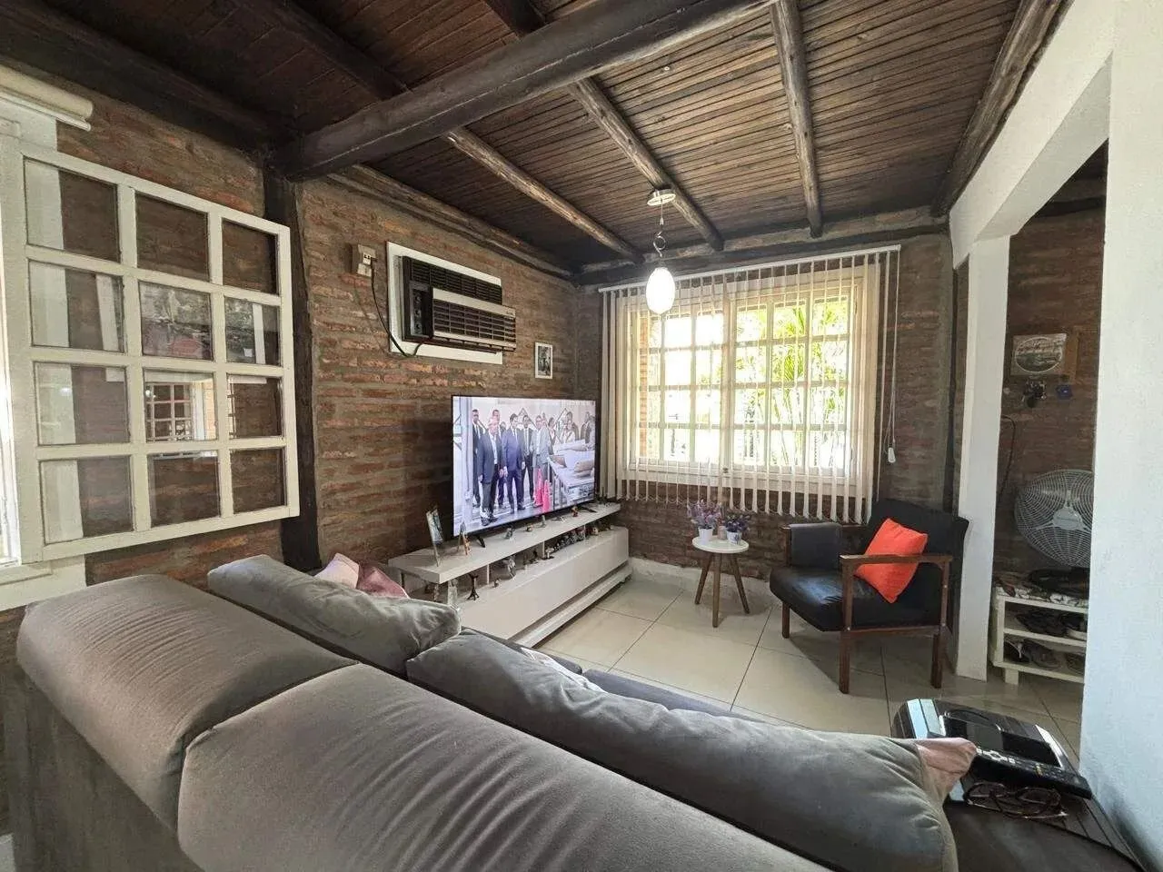 Imagem Residência de Luxo no Cantegril com 4 Dormitórios, 2 Suítes, Piscina e Espaço Gourmet Exclusivo