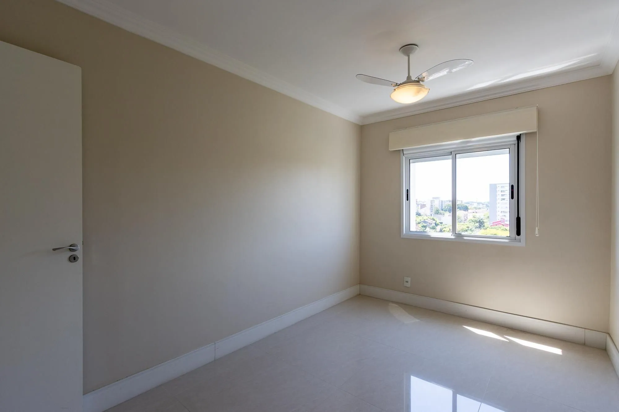 Imagem Apartamento de 3 dormitórios, 1 suíte e 2 vagas escrituradas no bairro Tristeza.