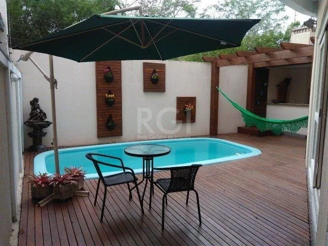 Imagem Casa para Venda - 272m², 3 dormitórios, sendo 1 suítes, 2 vagas - Hípica