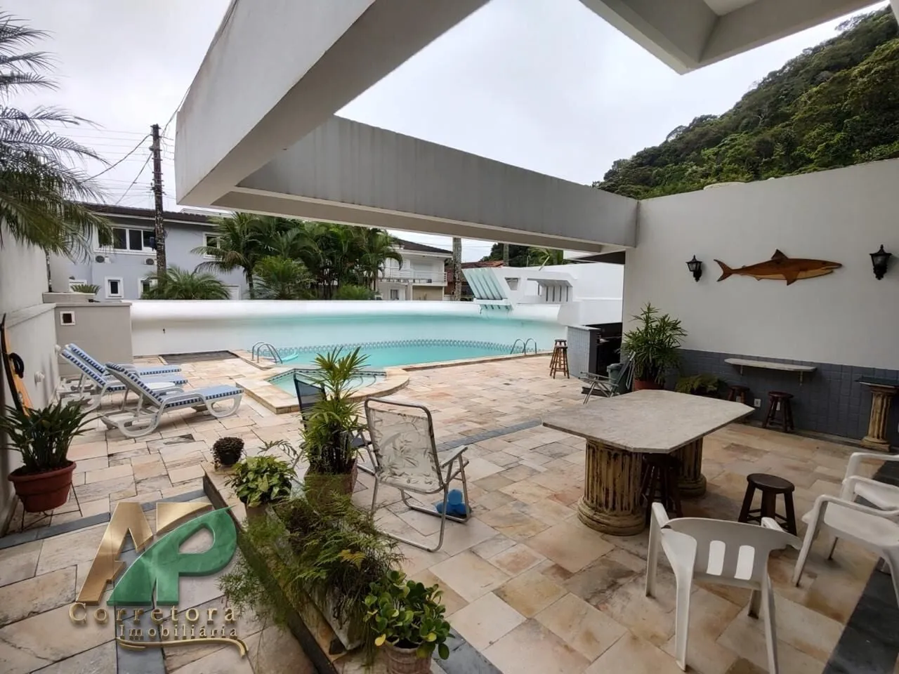 Imagem Mansão de Luxo à Venda no Condomínio Jardim Pernambuco II - Praia do Pernambuco, Guarujá | 4 Suítes, Piscina e Alto Padrão