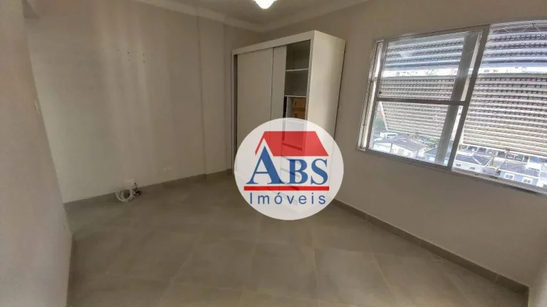 Imagem Amplo apartamento na Aparecida em santos reformado a poucos metros do mar