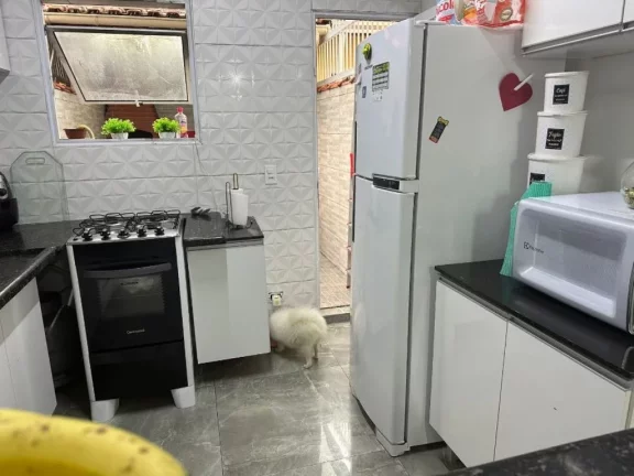 Imagem SOBRADO COM VISTA PARA O MAR à venda no Caiçara em Praia Grande-SP, com 2 dormitórios, sala, cozinha americana, banheiro social, lavabo, 2 vagas de garagem, moveis planejados, churrasqueira, 70 metros da praia. Estuda parcelamento direto.