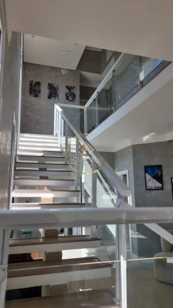 Imagem Sobrado, 3 Suítes, 300m², Condomínio Floradas do Paratehy.