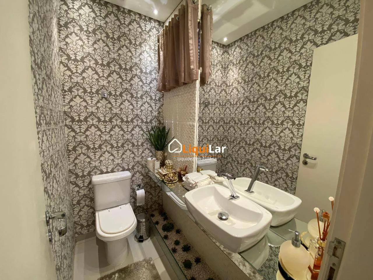 Imagem Lindíssima Casa com 3 suítes completa com armários