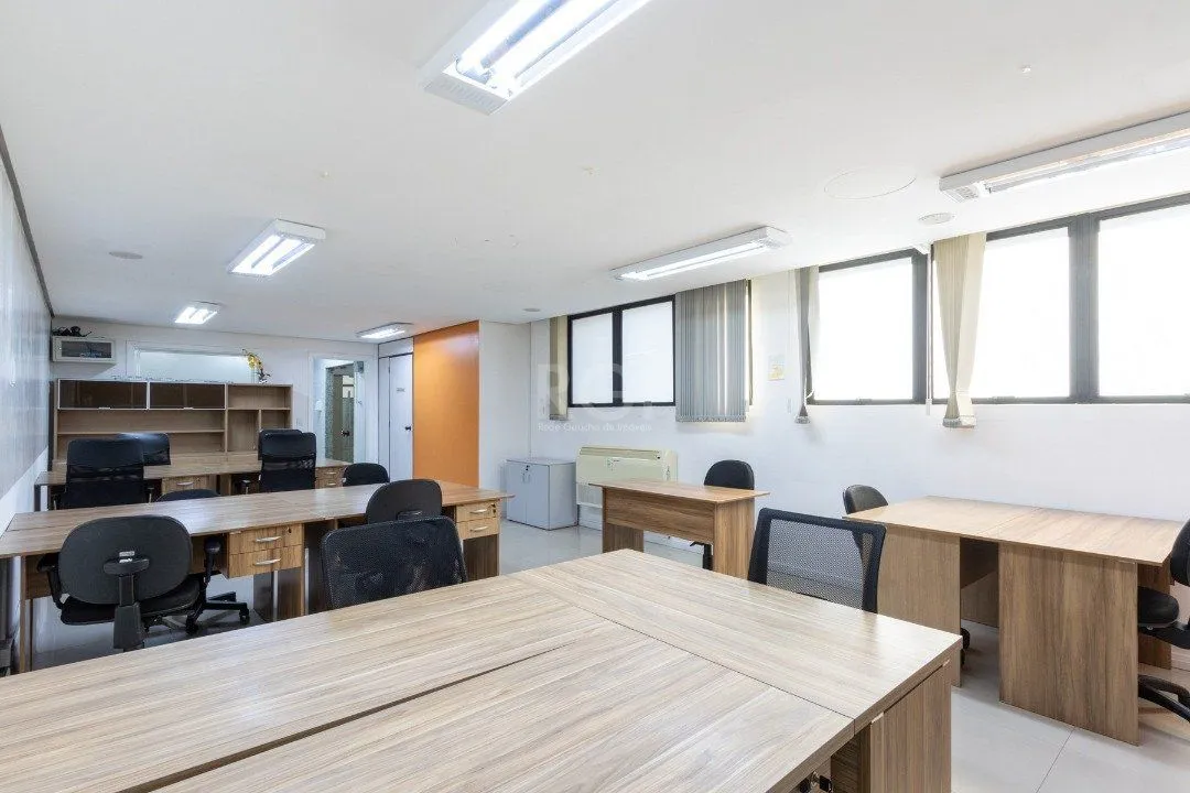 Imagem Sala em andar inteiro com 141,77 m2 privativos