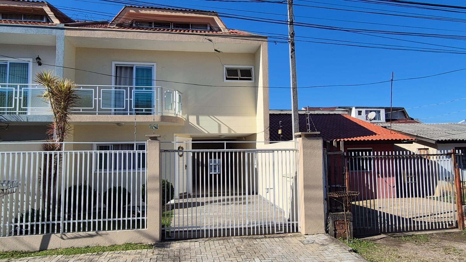 Imagem Sobrado com 3 Quartos à Venda, 177 metros em Cajuru - Curitiba
