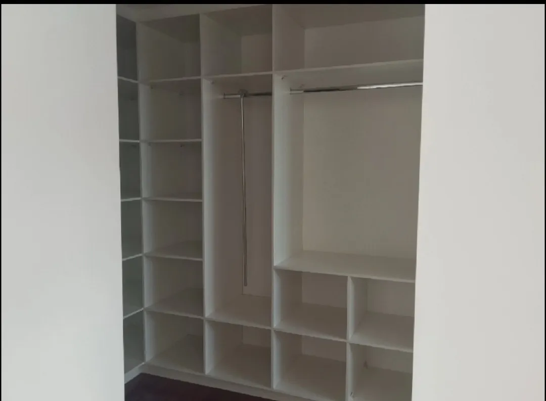Imagem Sobrado Impecável no Alphaville 1 ? 4 Suítes, Pé Direito Duplo e Design Moderno