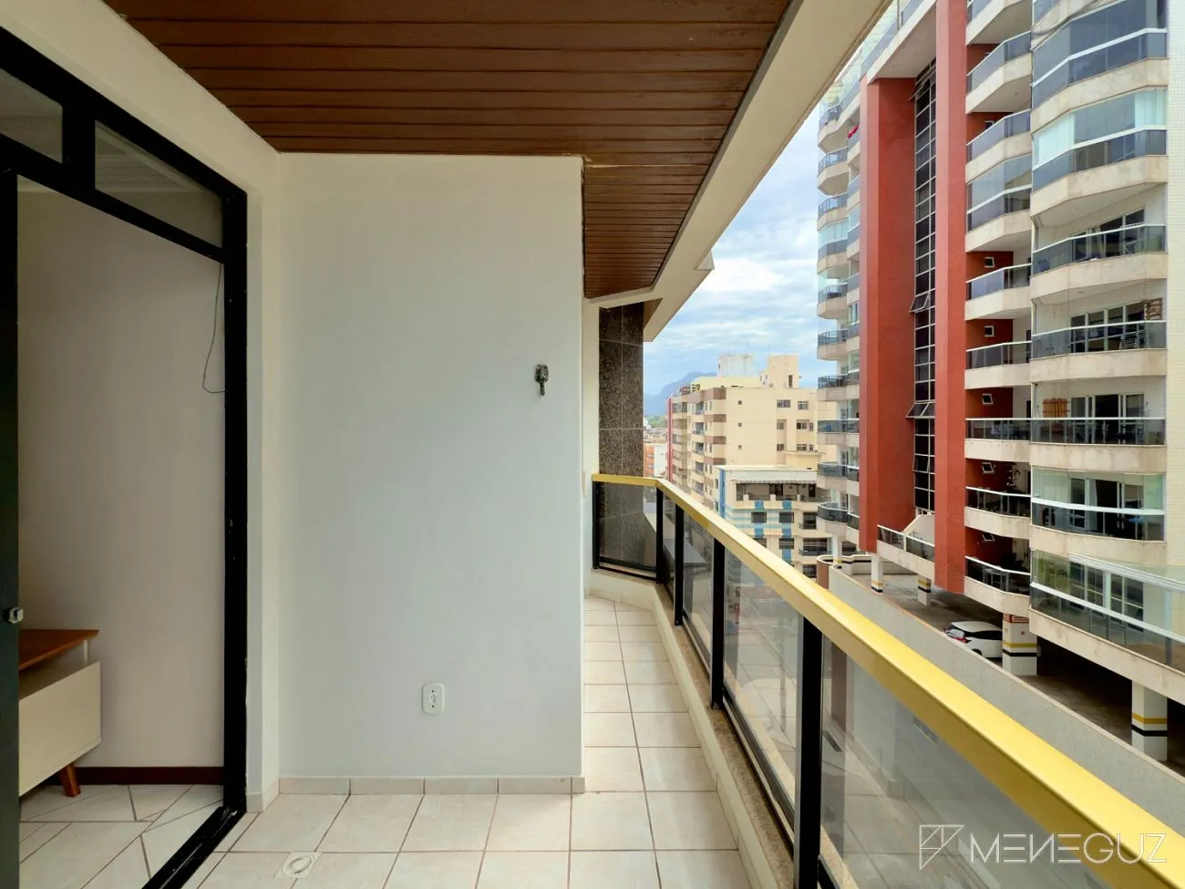 Imagem Exclusivo: Apartamento mobiliado, 3 quartos e DCE, na melhor localização da Praia do Morro.
