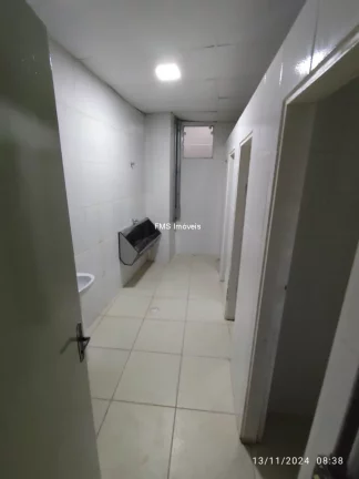 Imagem Galpão com 650m2 para locação em Barueri - SP.