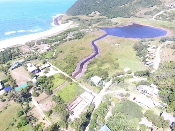 Imagem Terreno à venda na Praia da Silveira, Garopaba-SC: 1.550m² de oportunidade imperdível!