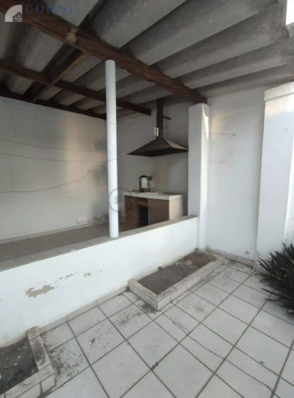Imagem Casa ampla com 4 quartos, suíte, rancho e garagem em ótima localização