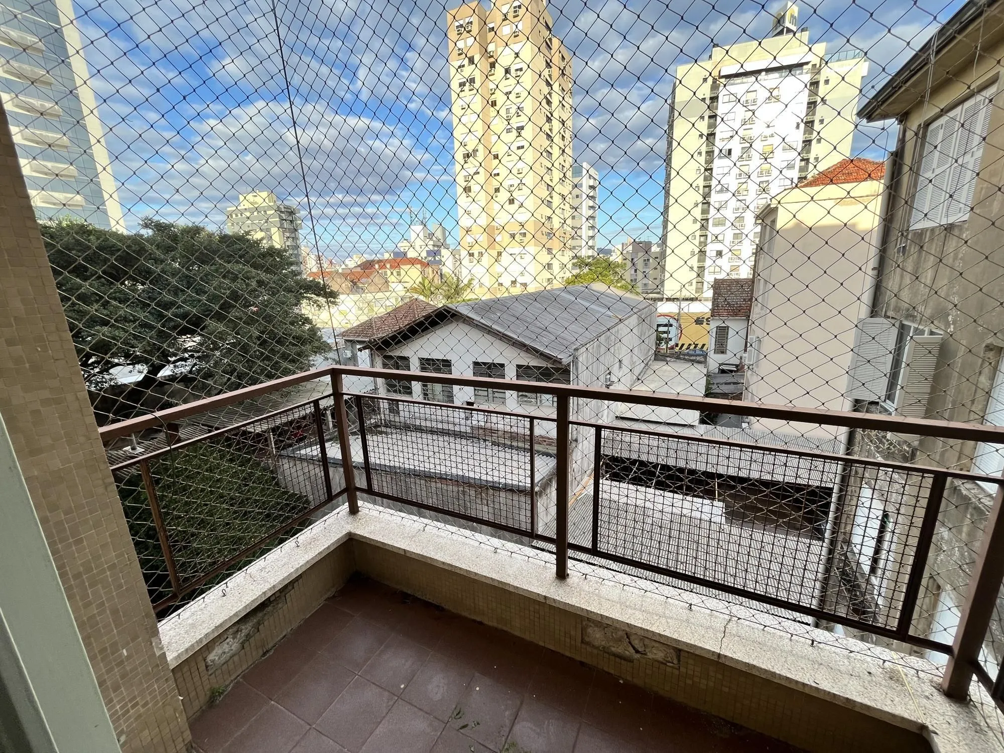 Imagem Apartamento de 1 quarto, 2 sacadas e 1 vaga de garagem no bairro Farroupilha POA