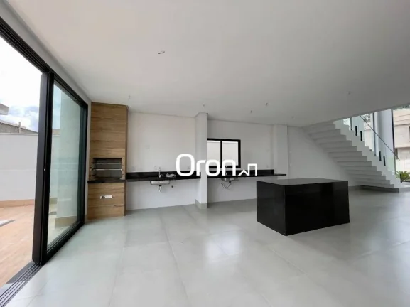 Imagem Sobrado com 4 dormitórios à venda, 230 m² por R$ 1.590.000,00 - Jardins Barcelona - Senador Canedo/GO