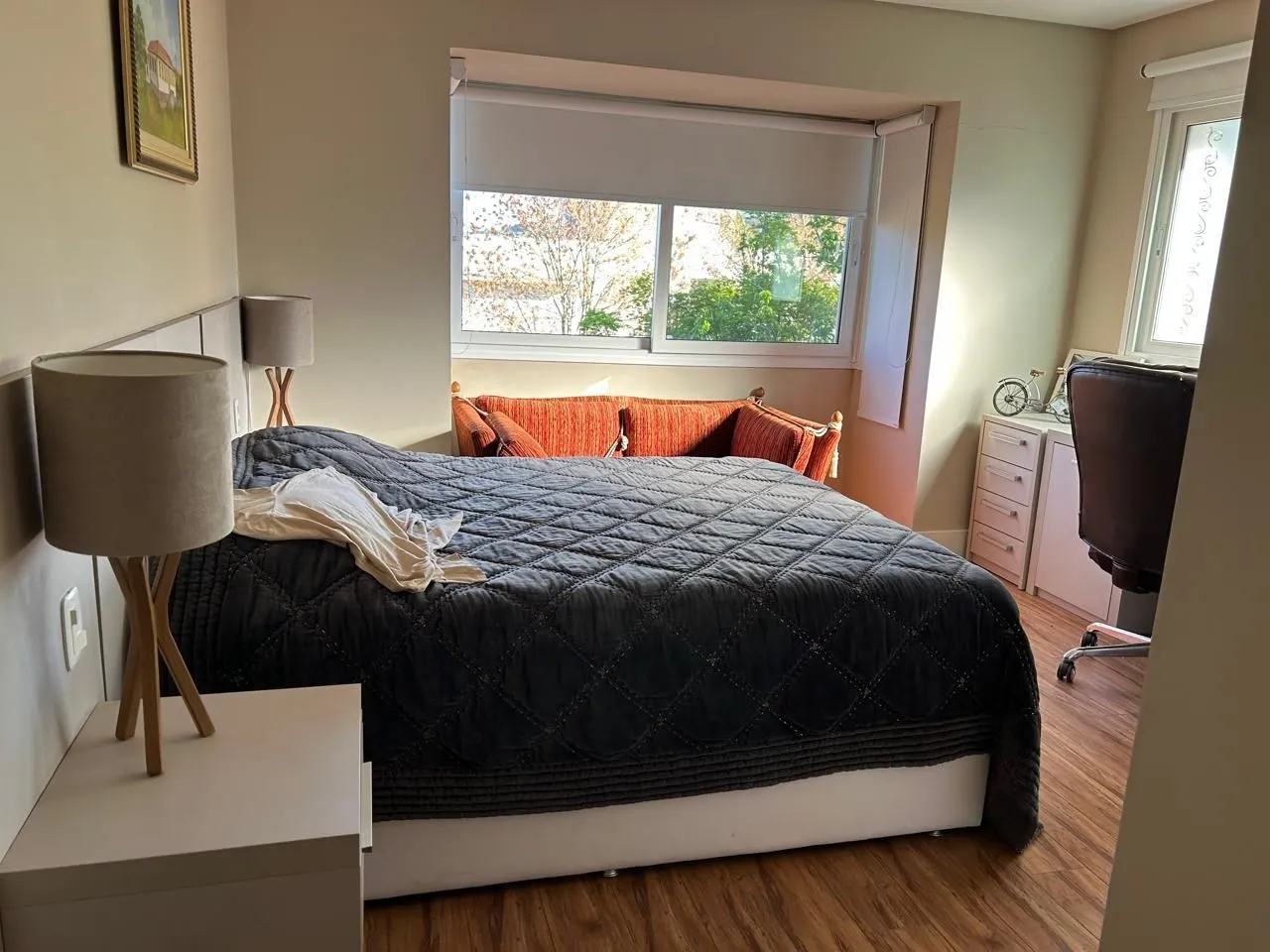 Imagem Vende-se luxuosa casa com 4 suítes e 430m² - Gramado