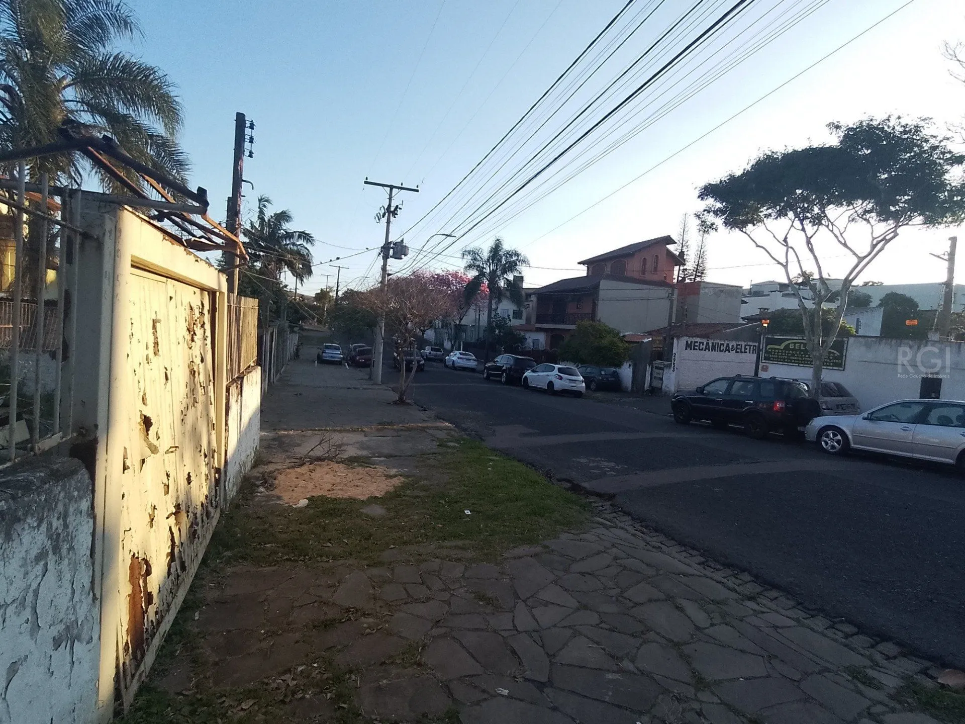 Imagem Terreno para Venda - 682m², 0 dormitórios, Partenon