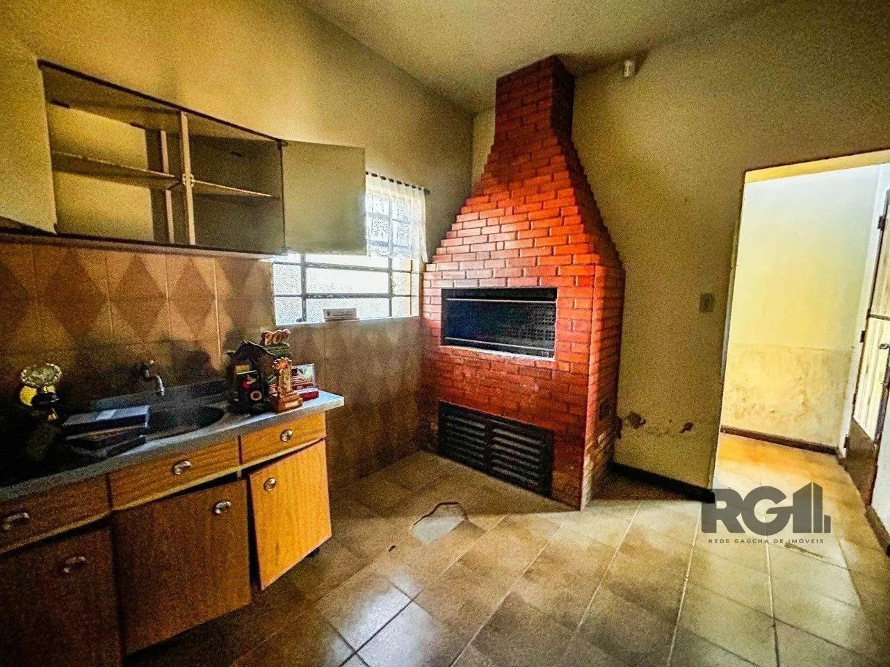 Imagem Casa com 2 salas comerciais, 3 quartos, vaga de garagem churrasqueira, suíte, no bairro Cavalhada, Porto Alegre/RS