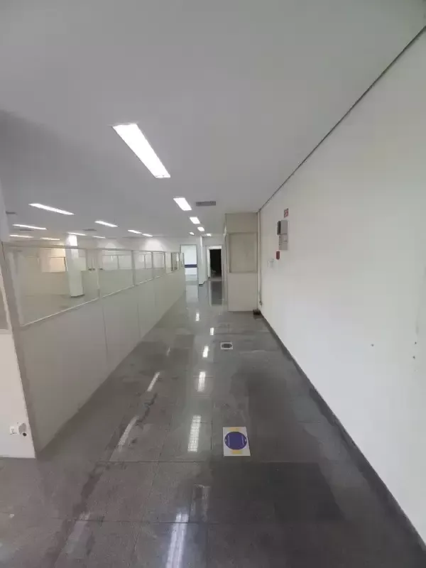 Imagem Ponto Comercial de Esquina com 360m², Grande Visibilidade, 3 Banheiros, Cozinha e Estacionamento Privativo