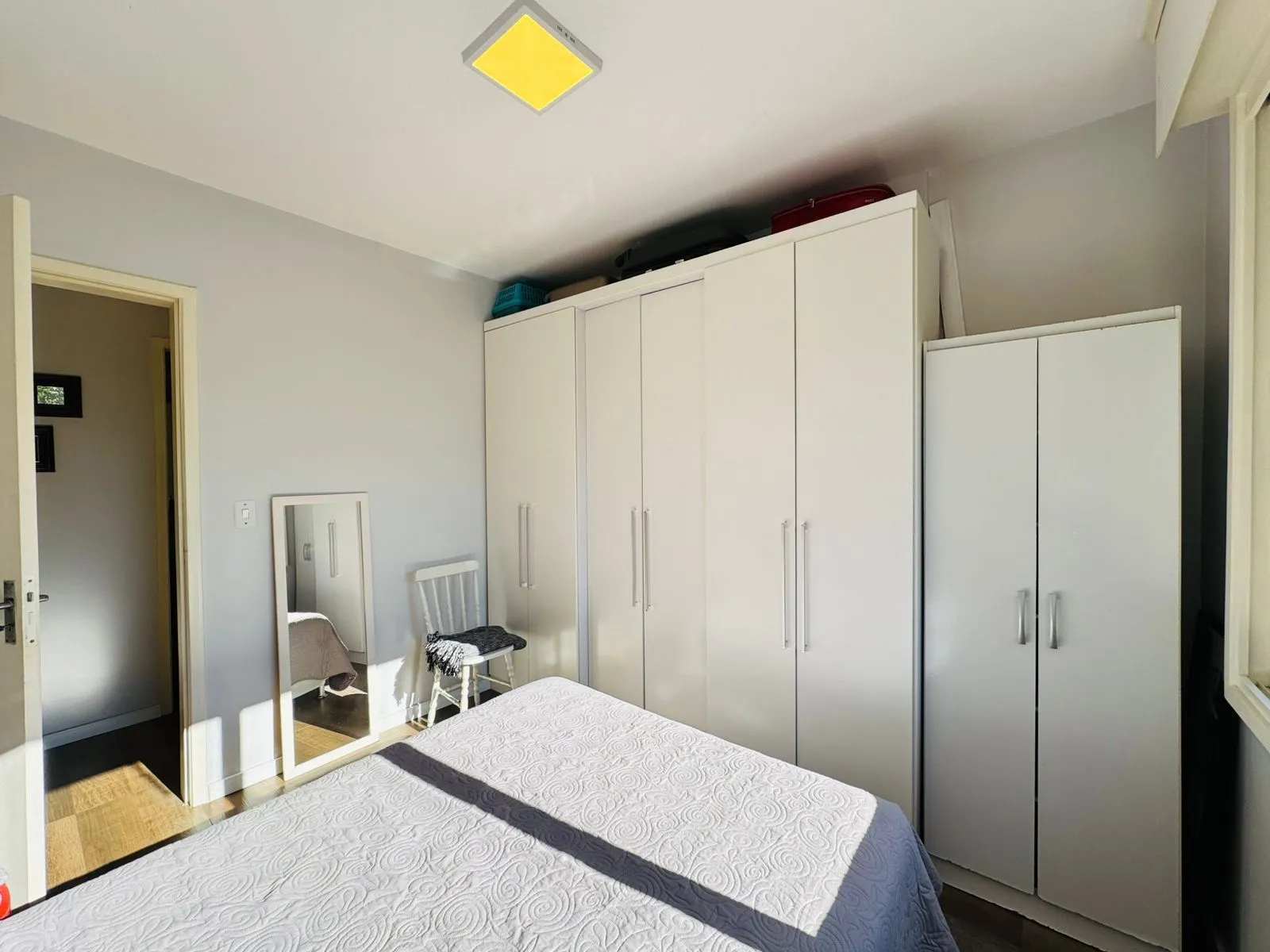 Imagem Apartamento Reformado, Ensolarado e a Poucos Passos da Redenção