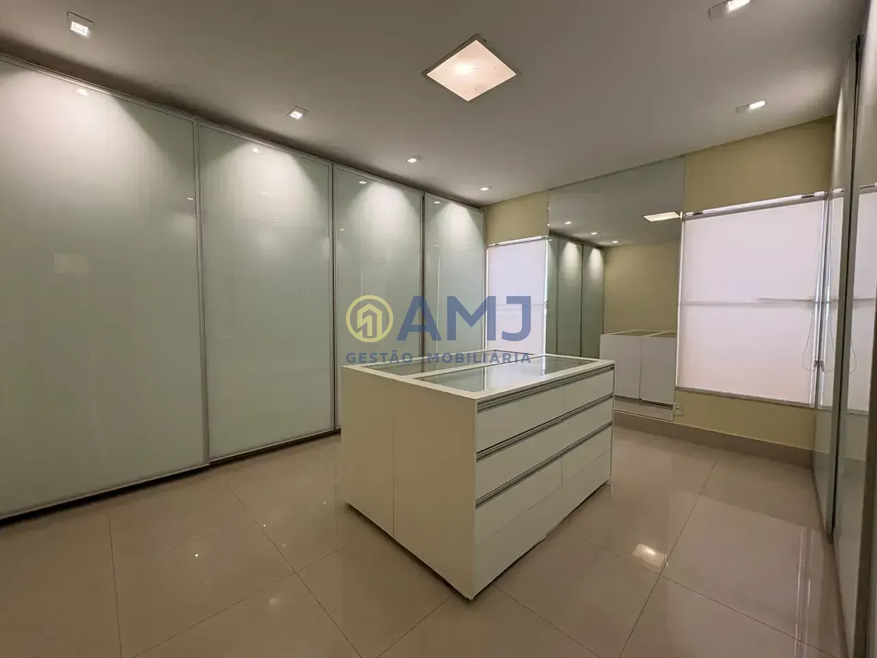 Imagem Sobrado para Locação 5 Quartos, 4 Suites, 2 Vagas, 614M², Jardins Madri, Goiânia - GO | Jardins Madri