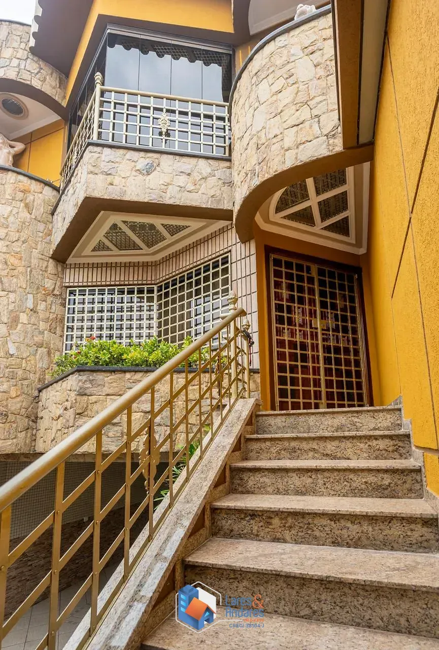 Imagem Sobrado para venda em Chácara Inglesa com 3 quartos, sendo 3 suítes, 300m²