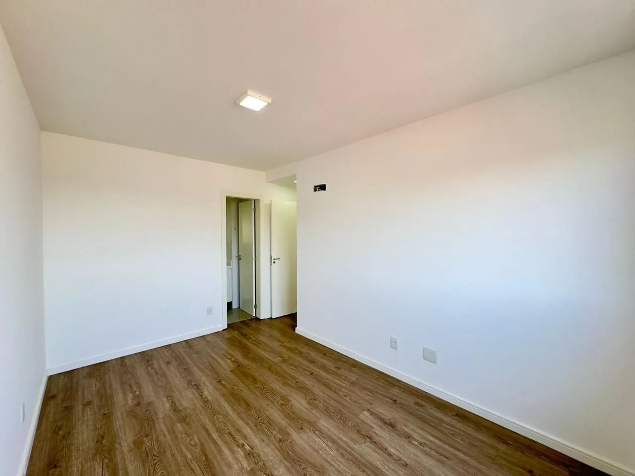 Imagem Apartamento à venda em Porto Alegre, Vila Ipiranga, com 2 quartos, 68m2