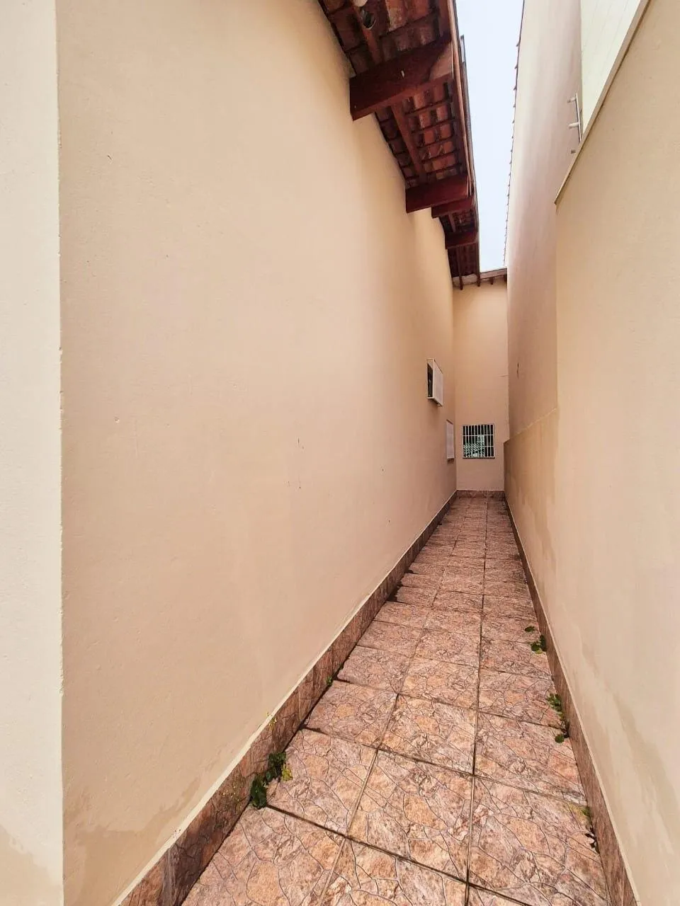 Imagem Oportunidade Imperdível: Casa Comercial a 5 Min do Centro, Perfeita para Empresas com Ampla Estrutura e Localização Estratégica