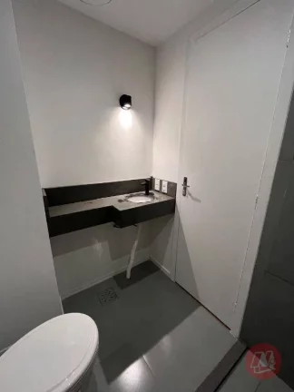 Imagem Na rua dos Andradas, apartamento rodo reformado.