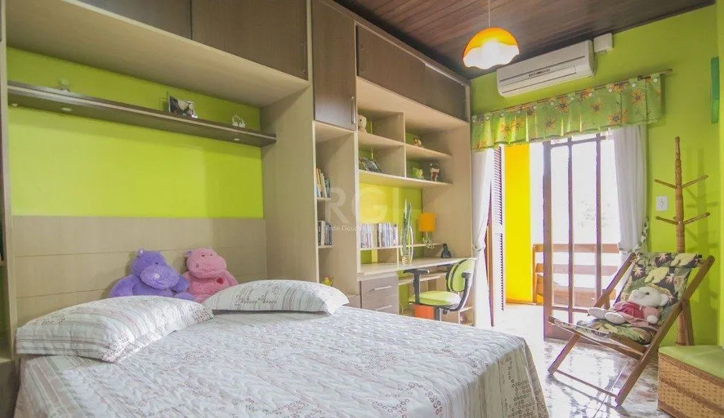 Imagem Casa para Venda - 252m², 3 dormitórios, sendo 1 suites, 3 vagas - Parque Santa Fé