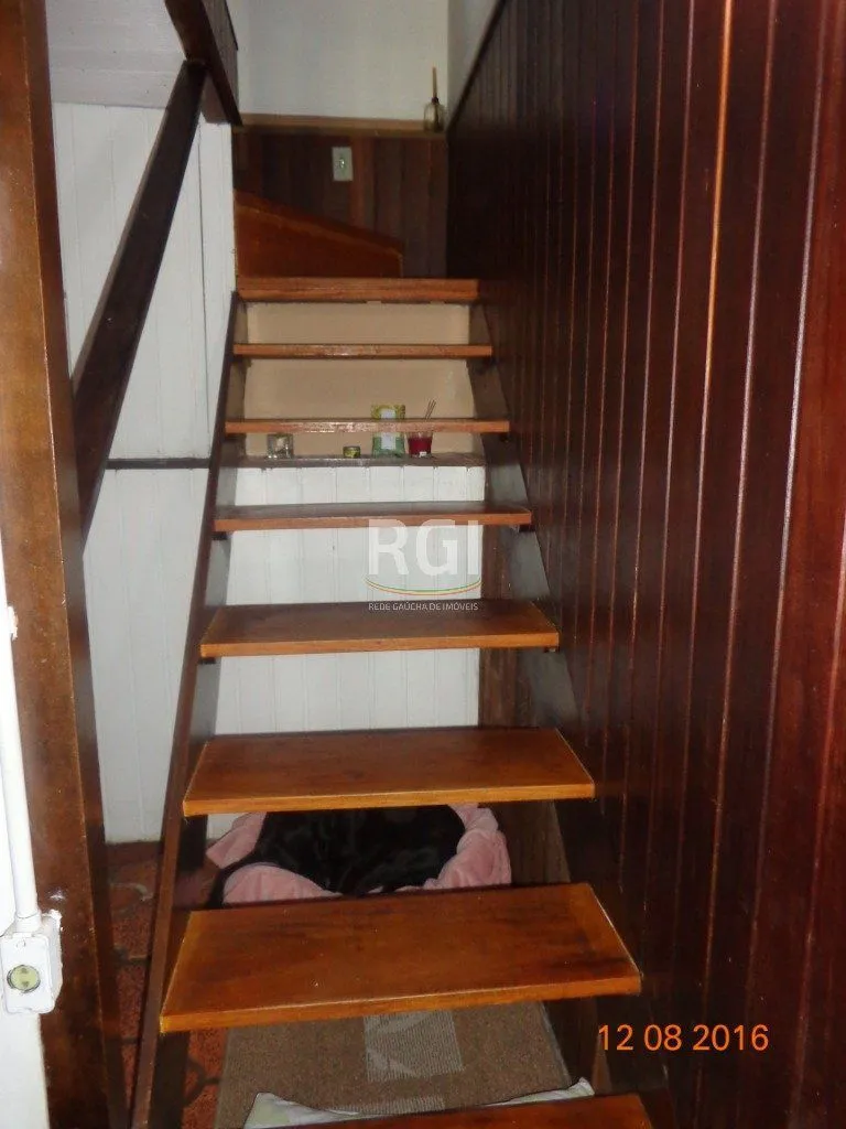 Imagem Casa para Venda - 240m², 6 dormitórios, 4 vagas - Teresópolis