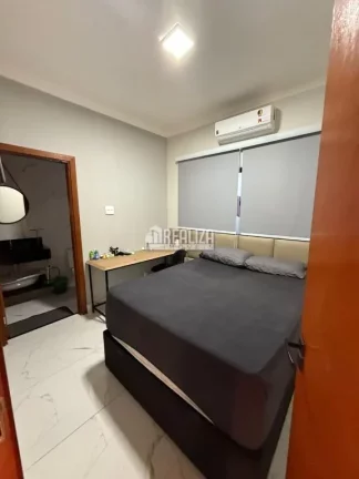 Imagem Casa à venda no Parque das Laranjeiras II em Uberaba - 3 suítes, piscina, varanda gourmet