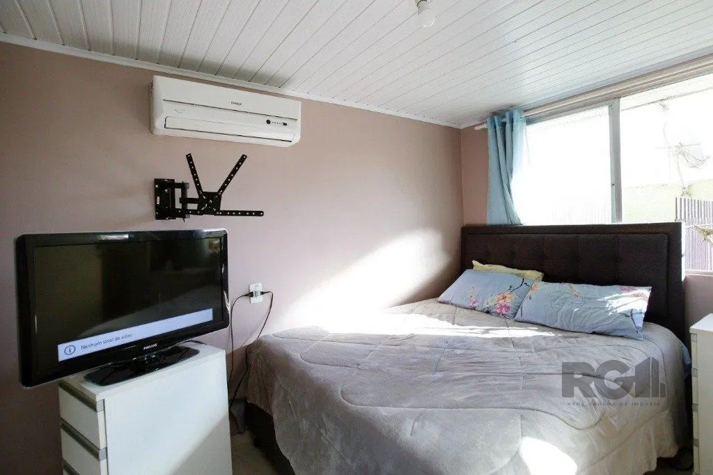 Imagem Excelente casa de 235m² com 4 dormitórios e 3 vagas no bairro Azenha.