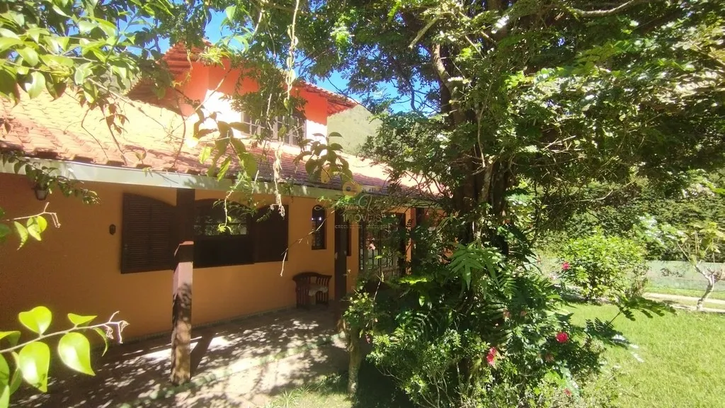 Imagem Casa em Condomínio para Venda em Teresópolis / RJ no bairro Três Córregos