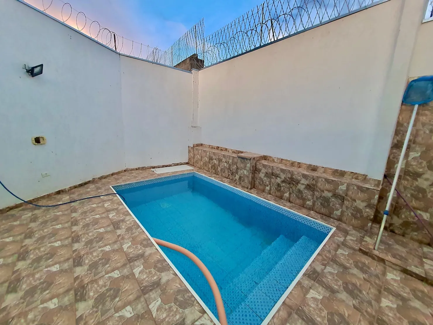 Imagem Comercial à venda 1 Quarto, 1 Suite, 1 Vaga, 467.52M², Jardim Baronesa, Taubaté - SP