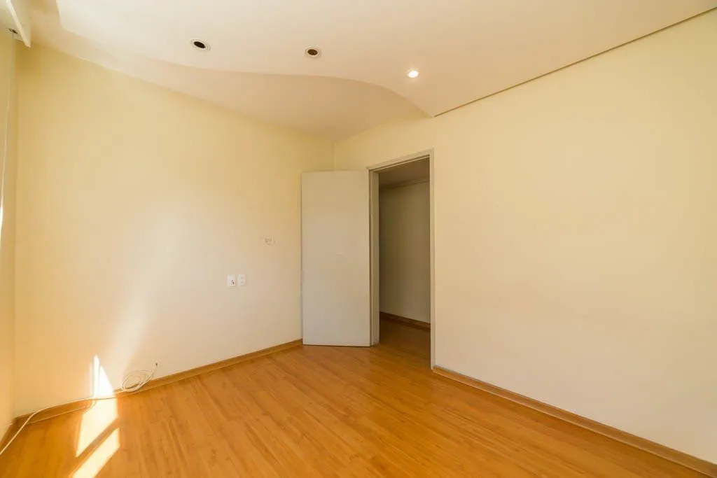Imagem Apartamento de 3 dormitórios à venda no Bairro Auxiliadora, Porto Alegre.