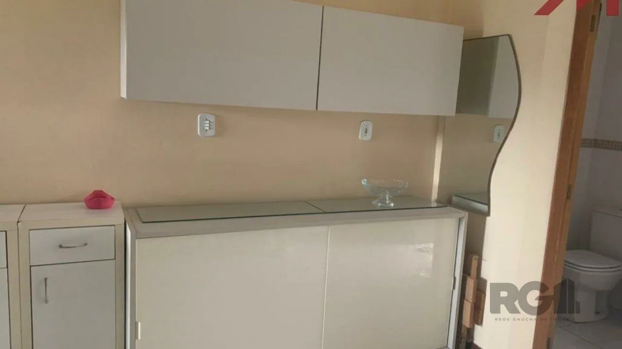 Imagem Sobrado em Trmandai com 2 suirtes, 2 banheiros, 1 vaga, churrasqueira e varanda.