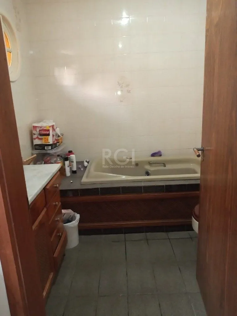 Imagem Casa para Venda - 256.87m², 3 dormitórios, sendo 1 suites, 2 vagas - Teresópolis