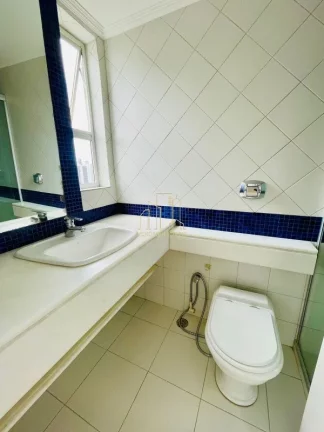 Imagem Apartamento amplo e bem localizado com quatro quartos e varanda a venda no Itaigara