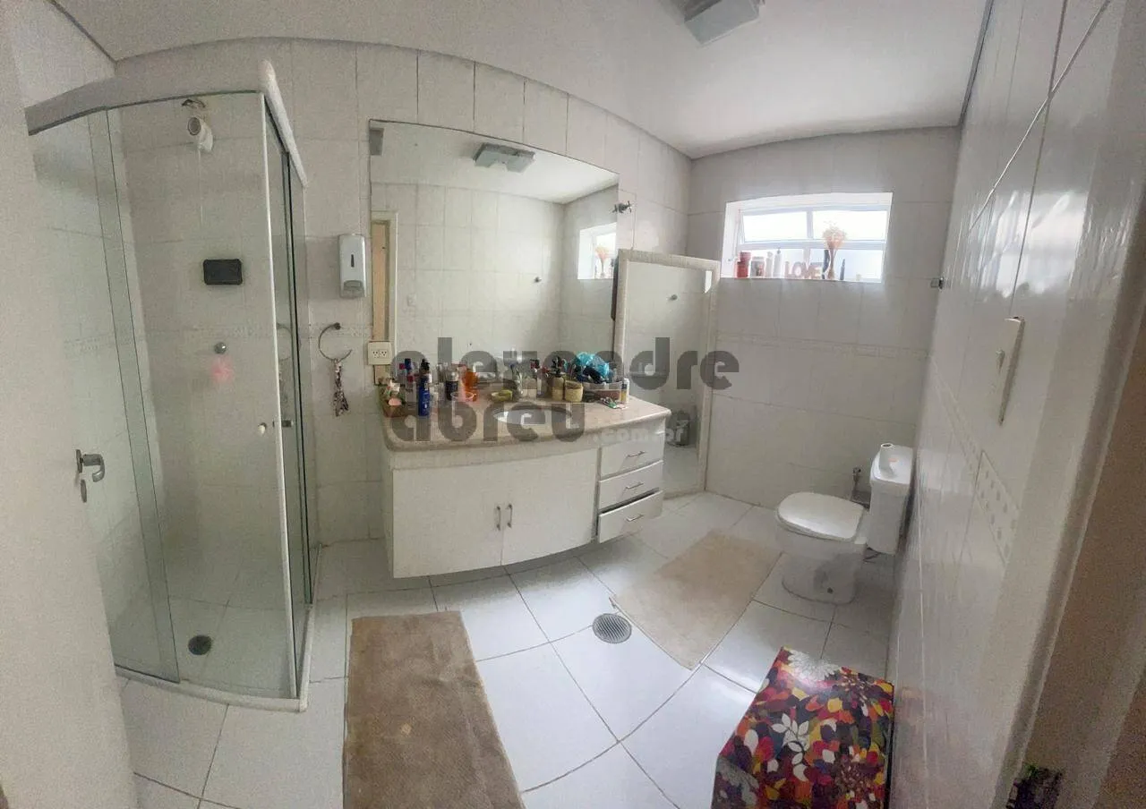 Imagem Casa com com 4 dormitórios próximo ao parque Ibiraquera.