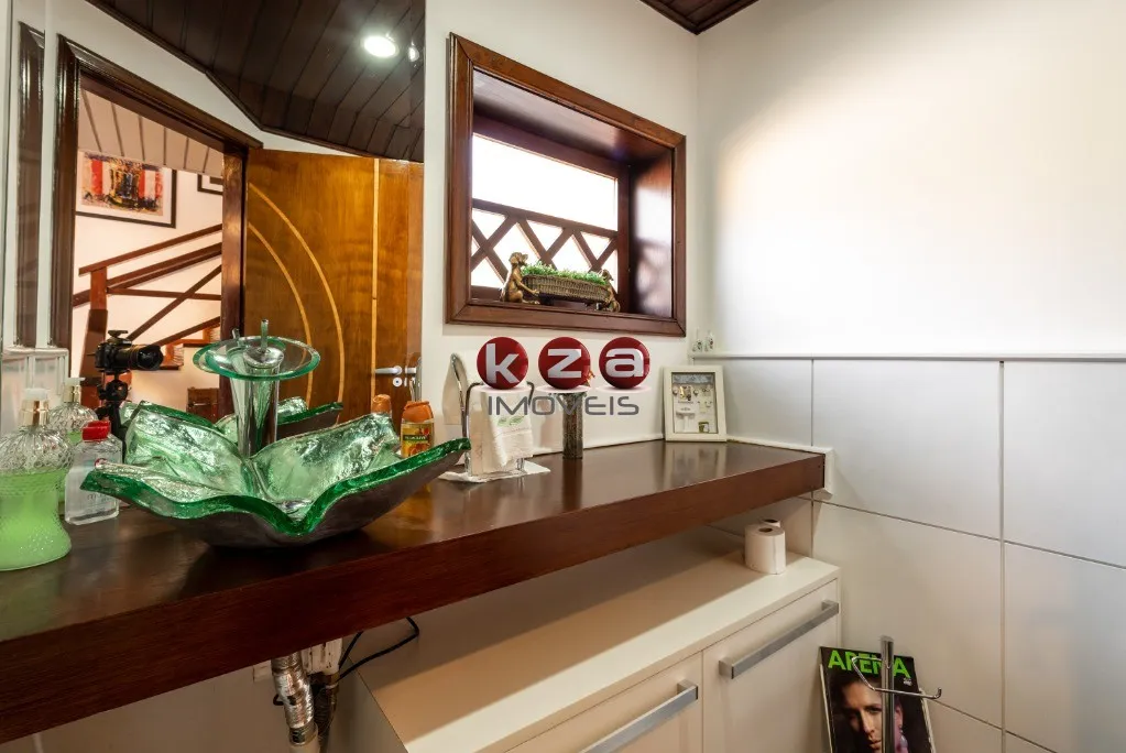 Imagem Imperdível: Casa de luxo à venda em Campos do Jordão-SP, bairro Manancial, 5 quartos, 5 suítes, 3 salas, 6 banheiros, 4 vagas, 650m²
