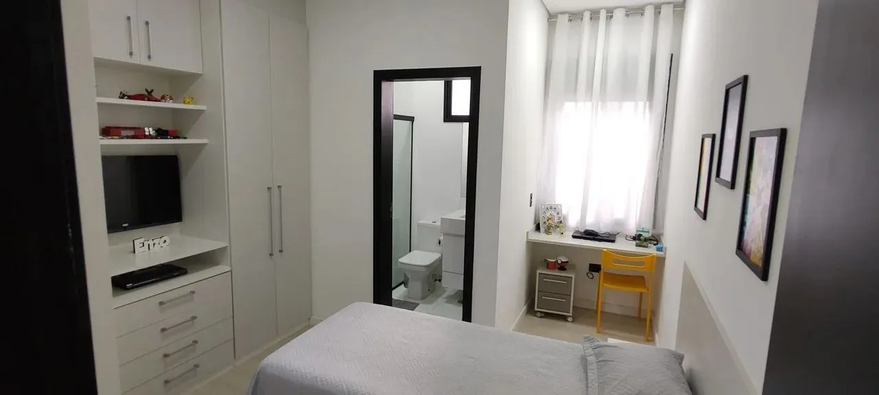Imagem Imóvel de luxo em condomínio: Casa de 4 quartos e 3 suítes no Jd. Villagio Milano, Sorocaba-SP. 260m², 3 salas, 5 banheiros, 4 vagas.