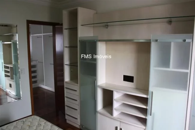 Imagem Apartamento de luxo à venda no Bosque da Saúde, São Paulo-SP: 4 quartos, 3 suítes, 4 salas, 4 vagas de garagem!