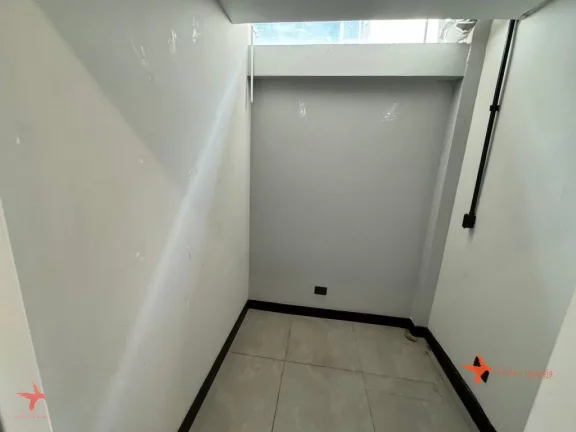 Imagem Casa Comercial à Venda em Pinheiros, São Paulo-SP: 5 Salas, 3 Banheiros, 1 Vaga de Garagem e 120m de ?rea