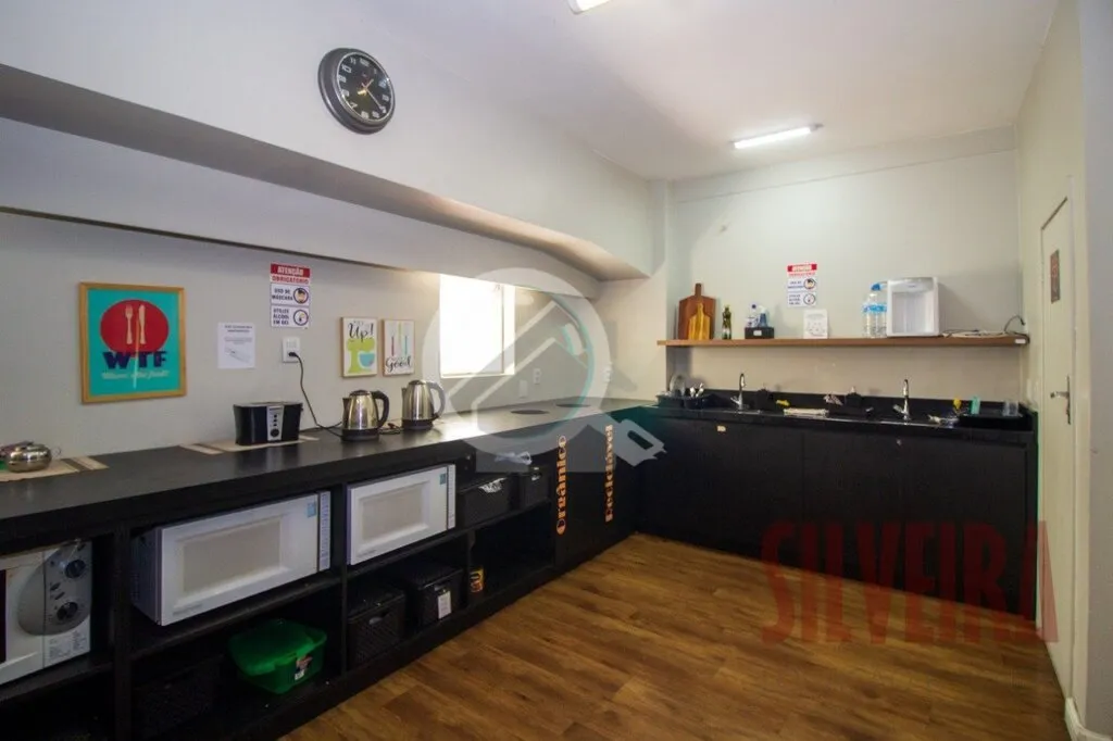Imagem Studio mobiliado de 18 m² de área privativa com um dormitório com armários, um banheiro, armári...