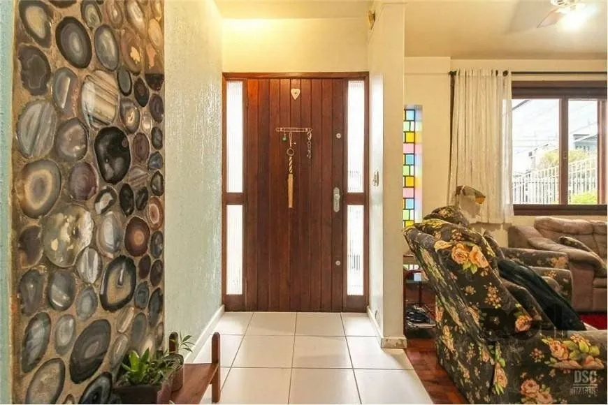 Imagem Casa de 285m² - 4 dormitórios, 4 vagas no bairro Bom Jesus