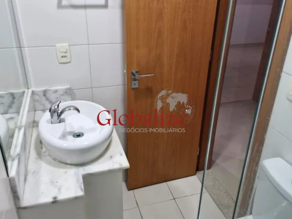 Imagem Apartamento com 3 quartos, 1 suíte e duas vagas de garagem no coração da Pompeia, em Santos. Valor R$ 1.120.000,00.