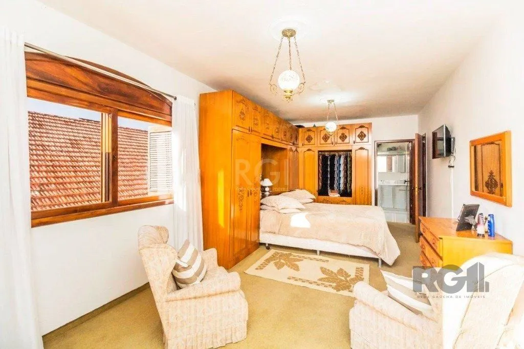 Imagem Casa de 266m² - 5 dormitórios, 5 vagas no bairro São João